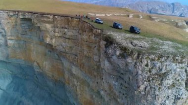 Çok dik bir uçurum. Dağ Mayak. Dağıstan. Rusya