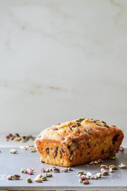 Böğürtlen, Antep fıstığı ve çikolata cips somun kek