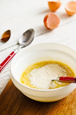 Krep - yumurta, muz, Hindistan cevizi un için karıştırma malzemeler