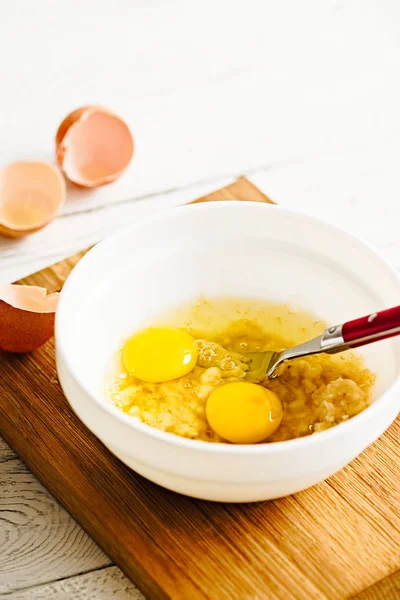 Campuran bahan untuk pancake - telur, pisang, tepung kelapa — Stok Foto