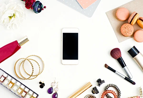 Flat lay of  woman's beauty products with cellphone — Stock Photo, Image