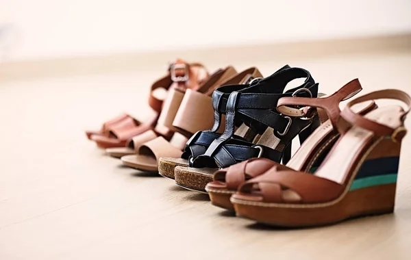 Fashionable woman shoes - brown and black sandals — Stock Photo, Image