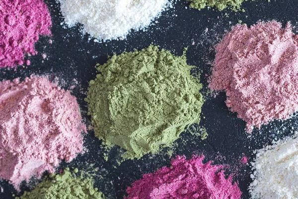 Renkli superfood tozlar
