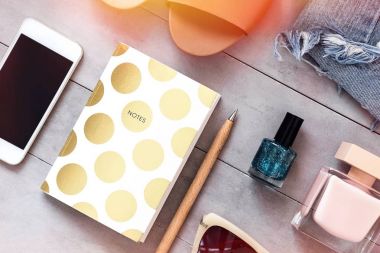 Düzenlenmiş kadın moda ve güzellik aksesuarları 