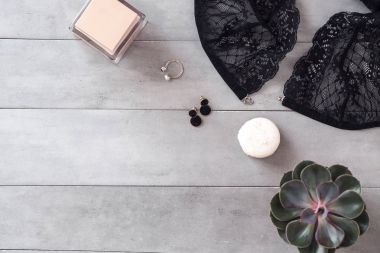 Güzellik ve moda blogger işyeri düz yatıyordu 