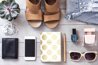 Düzenlenmiş kadın moda ve güzellik aksesuarları 