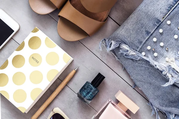 Düzenlenmiş kadın moda ve güzellik aksesuarları 