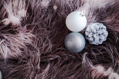 Noel dekor faux kürk üzerinde gümüş 