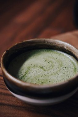 Vegan hindistan cevizi sütü ile Matcha çay 