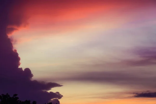 Dramatis matahari terbit langit di Ubud Bali — Stok Foto