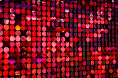 Disko duvarı arka planı neon uçlu nokta ışıklandırması, sim efekti, kırmızı renkli canlı desen