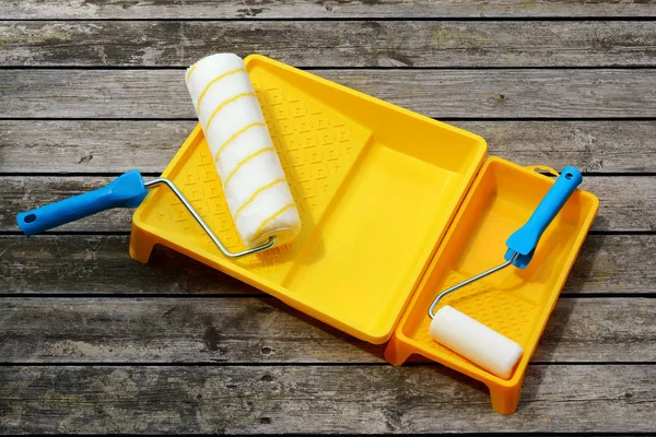 Yellow painting  tray and paint roller made of synthetic fiber o — Stock Photo, Image