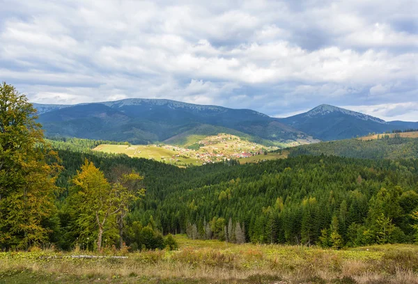 Karpaterna, Ukraina. — Stockfoto