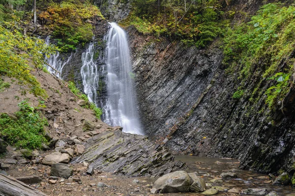 Şelale Zhenets Huk.Cascade. — Stok fotoğraf