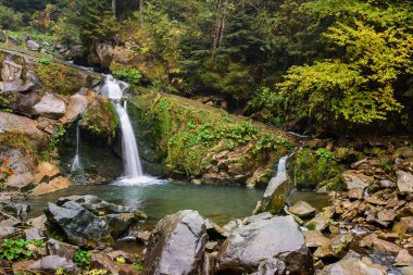 Şelale Kamianka. Art arda sıralı.