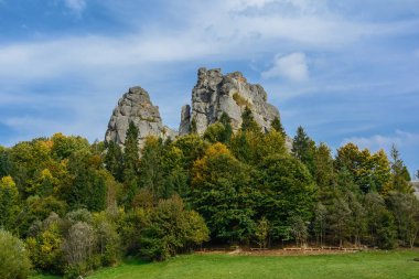 Rock sur, kaya kale şehir Tustan. Urych, Lviv Oblas