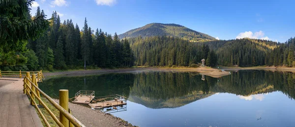 Гірські озера Синевір, Україна. — стокове фото