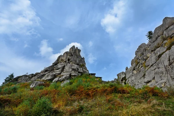 Rock opevnění, skalní opevněné město Tustan. Urych, Lvov Oblas — Stock fotografie