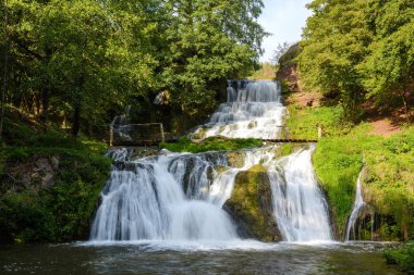 Chervonogorodsky Falls, Dz üzerinde Nyrkiv Dzhurynsky şelale