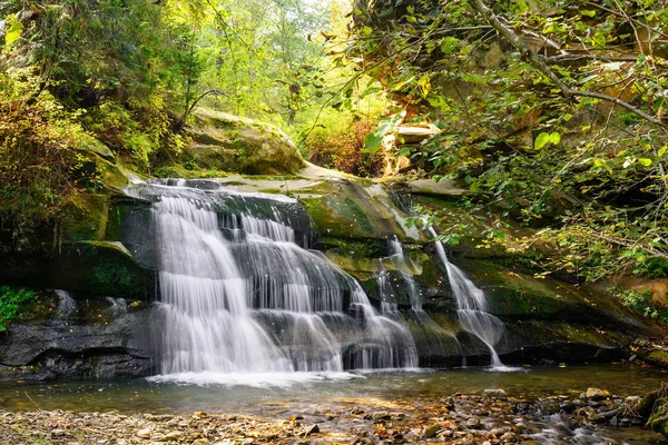 Waterfall Ternoshorsky Huk in Snidavka. Carpathian Mountains, Iv — Stock Photo, Image