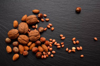 Ceviz, badem, fıstık ve fındık siyah arduvaz tahtası, 