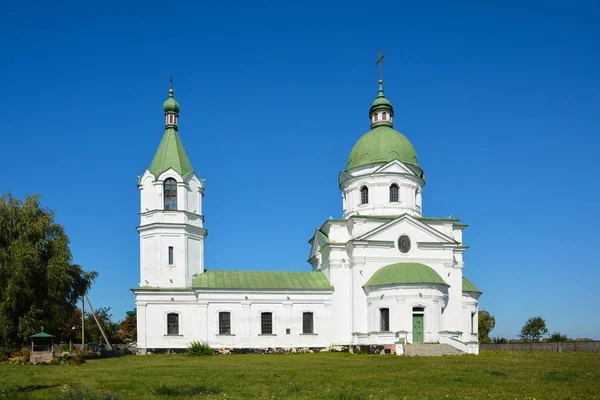 Chiesa greco-ortodossa, religiosa, edificio XVIII secolo. Tre Santi Chiesa di Lemeshi, regione di Chernihivska, Ucraina . — Foto Stock