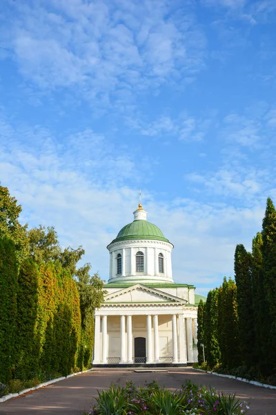 Iglesia de Todos los Santos en Nizhyn, provincia de Chernihivska, Ucrania. Beaut. — Foto de Stock