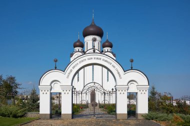 Hıristiyan Ortodoks Kilisesi 'nin beyaz taştan dini binası.