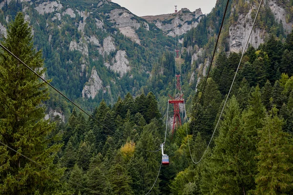 山地缆车 布切吉山的电信车 罗马尼亚Busteni附近Bucegi自然公园的山区景观 — 图库照片