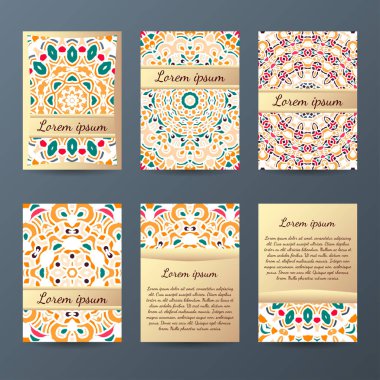 Flyers, broşürler, şablonlar tasarım kümesi.