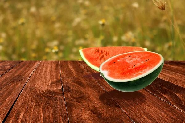 Vatten Melon Skiva Mörkt Trä — Stockfoto