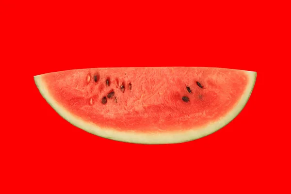 Vatten Melon Slice Isolerad Röd Bakgrund — Stockfoto