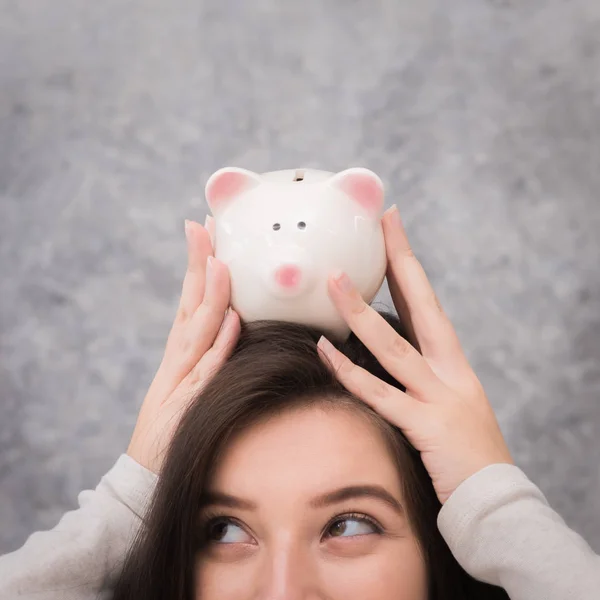 Schöne Junge Mädchen Sparen Geld Für Die Ferienzeit Sparen Geld — Stockfoto