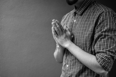 Genç bir adama yakın olmak Dua et, inan bana