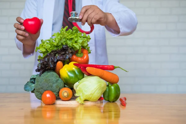 Uma Seleção Vegetais Frescos Para Uma Dieta Saudável Coração Conforme — Fotografia de Stock