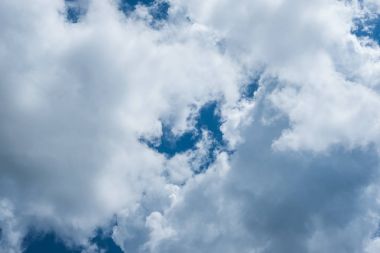 İyi günler bir mavi gökyüzü ve güzel bulut