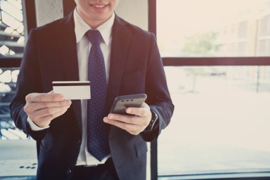 Çevrimiçi alışveriş için küçük işletme girişimi kaygıları, küçük bir paketin posta ücretinin hesaplanması
