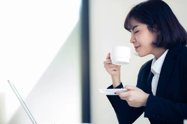 Kobiety Młode Piękne Azjatycki Biznes Przerwa Kawę — Zdjęcie stockowe