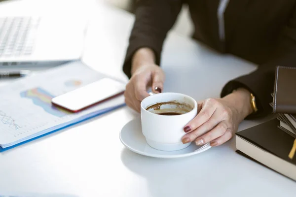 Joven Hermosa Asiático Negocios Mujer Tomando Café Descanso —  Fotos de Stock