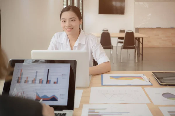 Job Interview Zakenman Luisteren Naar Kandidaat Antwoorden Interview Concept — Stockfoto