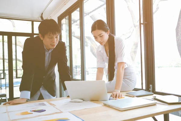 Buen Trabajo Equipo Estrategia Lugar Trabajo Reunión Empresarios Para Discutir —  Fotos de Stock