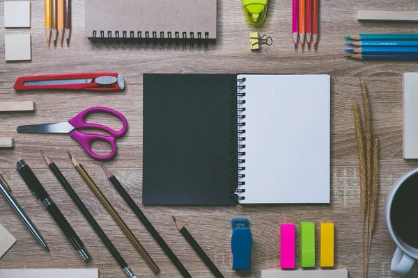 Kreatives Flatlay Mit Modeobjekt Auf Weißem Hintergrund — Stockfoto