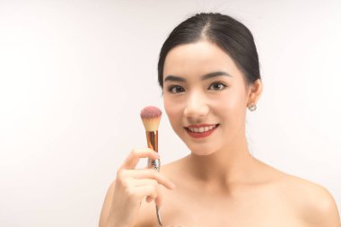 Güzel genç Asyalı kadın yüz portre, izole beyaz arka plan üzerinde