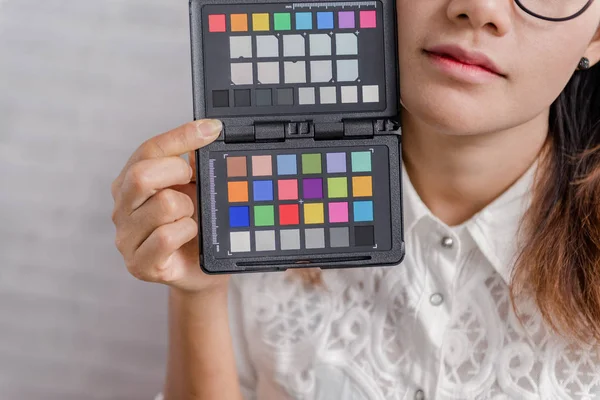 Imagen Color Balanza Checker Utilizada Por Fotógrafos Profesionales Para Ajustar Imagen De Stock