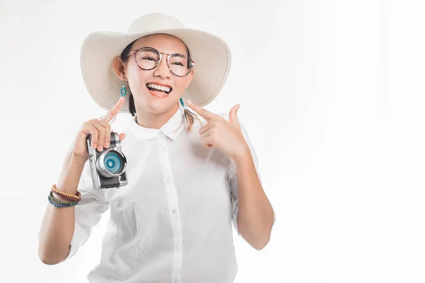 Sian woman raising dance hands Joyfully Sobre un fondo blanco . — Foto de Stock