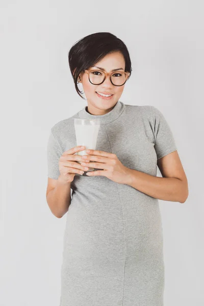 Asiática Chica Sonríe Cuando Ella Estaba Bebiendo Leche Focus Cara —  Fotos de Stock