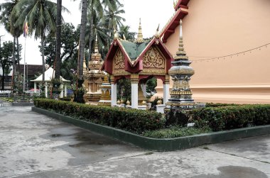 Phnom Penh Tapınağı, Altın Şehir Tapınağı (Wat Xieng tanga). Kraliyet Sarayı, gümüş Pagoda ve Toul Sleng