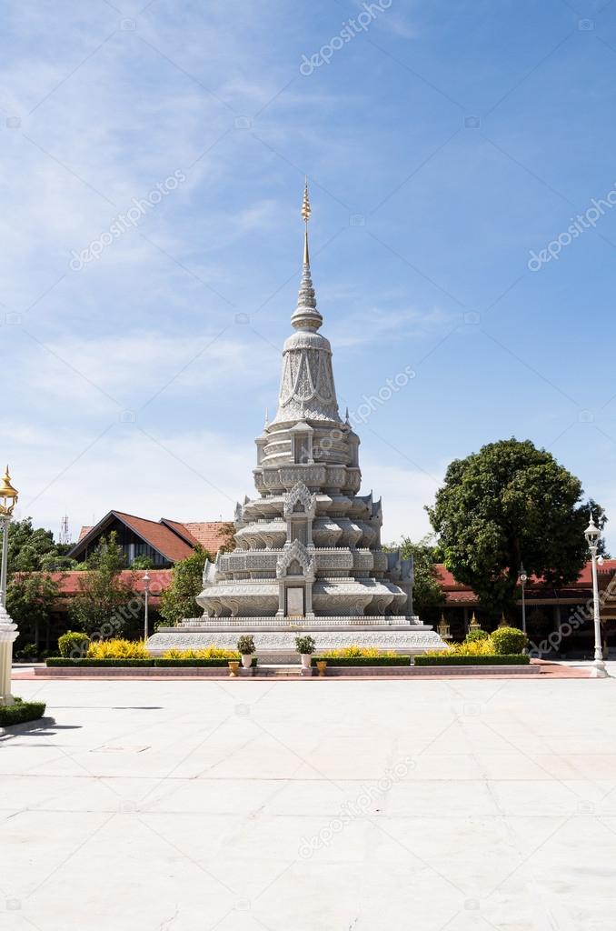 Phnom Penh temple, Golden City Temple (Wat Xieng Thong). Royal Palace, Silver Pagoda and Toul Sleng