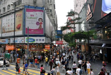 yaya geçidi ve Hong Kong gökdelenler