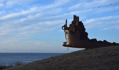 Sydney, Avustralya - 4 Kasım 2018. Penelope Forlano: kontrapuanta. Heykel deniz kenarında Coogee sahil yürüyüş için Bondi tarafından dünyanın en büyük ücretsiz kamusal alanlardaki eserlerinden sergiler.